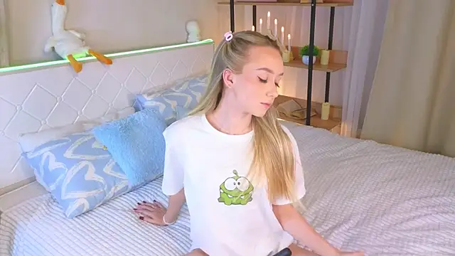 Snapshot of HollisBeckett chatting on February 5, 2025, 12:17 pm HollisBeckett online show from February 5, 2025, 12:17 pm