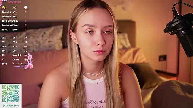 Snapshot of HollisBeckett chatting on November 11, 2025, 3:06 am HollisBeckett online show from November 11, 2025, 3:06 am