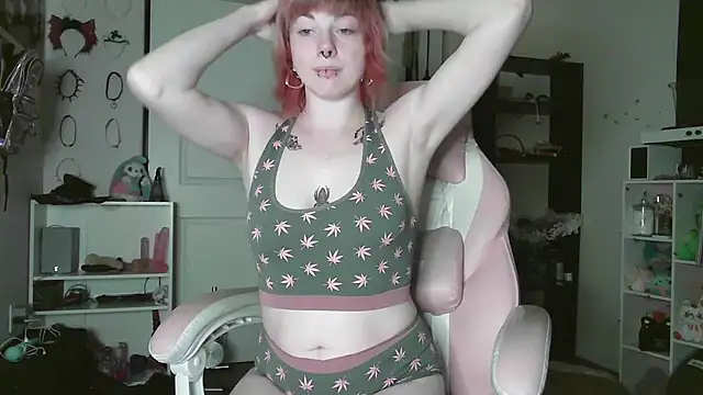 GoddessPinxx online show from May 18, 2026, 4:29 am
