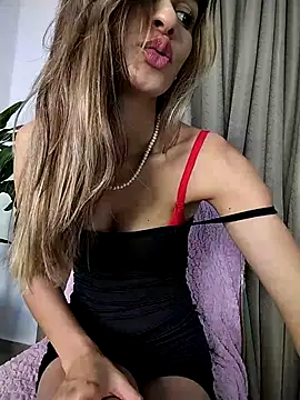 cuteluci  online show from October 2, 2025, 12:34 pm