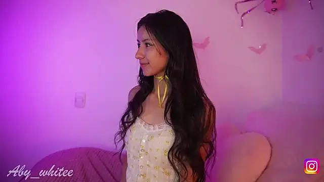 Snapshot of AbyWhitee chatting on November 1, 2025, 5:53 am AbyWhitee online show from November 1, 2025, 5:53 am