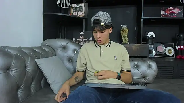 HeellBoy  online show from October 11, 2025, 8:07 pm