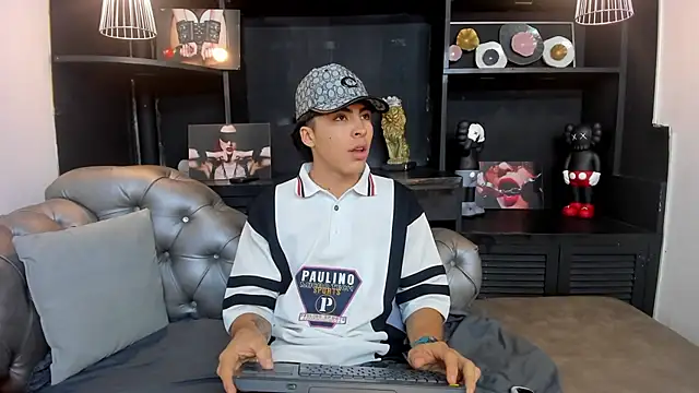 HeellBoy  online show from October 24, 2025, 8:49 pm