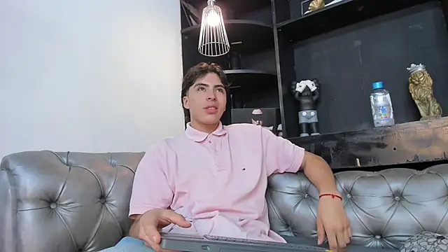 HeellBoy  online show from November 14, 2025, 3:38 am