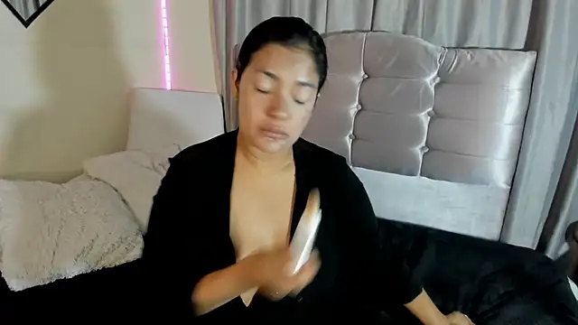 arianithaxox online show from December 19, 2025, 9:27 am