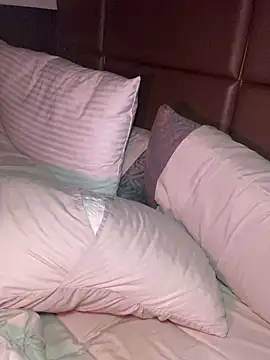 CrownedNyaries online show from December 28, 2024, 1:59 pm