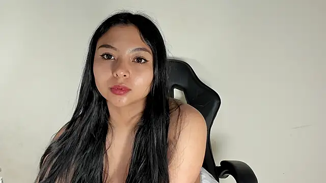 Snapshot of emma_980 chatting on December 7, 2024, 11:01 pm emma 980 online show from December 7, 2024, 11:01 pm