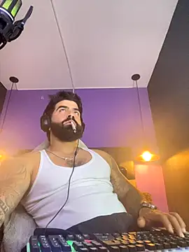 Snapshot of Lyon_vach chatting on October 11, 2025, 7:34 pm Lyon vach online show from October 11, 2025, 7:34 pm