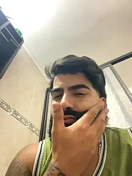 Snapshot of Lyon_vach chatting on October 29, 2025, 12:24 am Lyon vach online show from October 29, 2025, 12:24 am