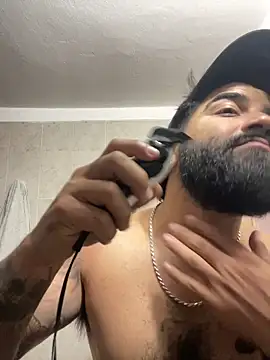 Snapshot of Lyon_vach chatting on November 8, 2025, 6:40 pm Lyon vach online show from November 8, 2025, 6:40 pm