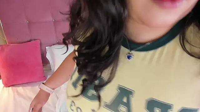 ArticaBelle online show from October 12, 2025, 4:44 am