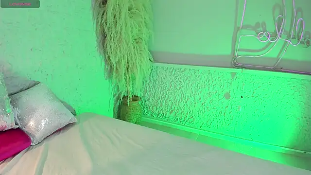 ArticaBelle online show from November 28, 2025, 4:37 am