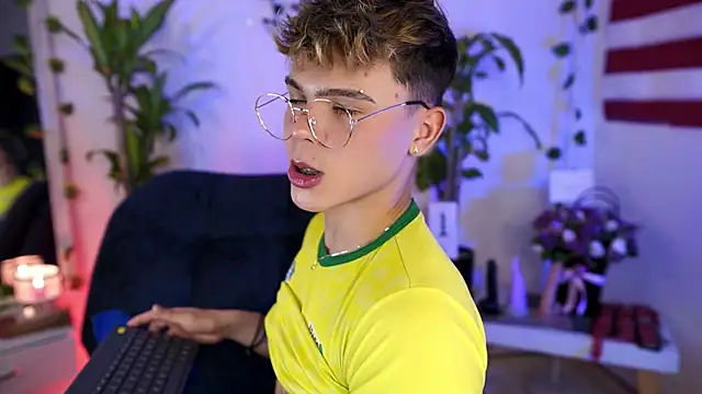 Snapshot of PRINCE_STEV chatting on October 6, 2025, 10:40 pm PRINCE STEV online show from October 6, 2025, 10:40 pm