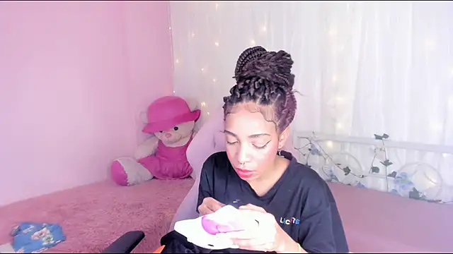 Abigail Wilson  online show from March 11, 2025, 8:20 pm