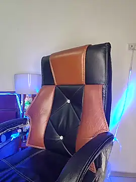 Black-Pearll online show from February 4, 2025, 5:45 pm