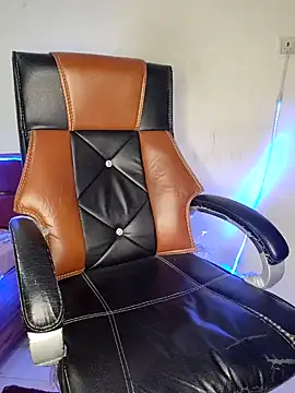 Black-Pearll online show from February 7, 2025, 2:37 pm