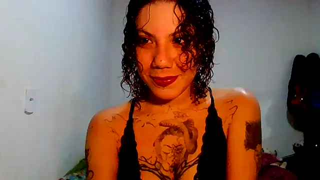 Submersidollx online show from May 6, 2026, 12:21 pm