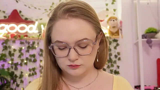 Snapshot of MonicaAsis chatting on February 5, 2026, 6:12 pm MonicaAsis online show from February 5, 2026, 6:12 pm