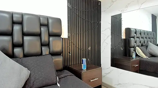 Snapshot of AuroraBon chatting on October 2, 2025, 2:29 am AuroraBon online show from October 2, 2025, 2:29 am