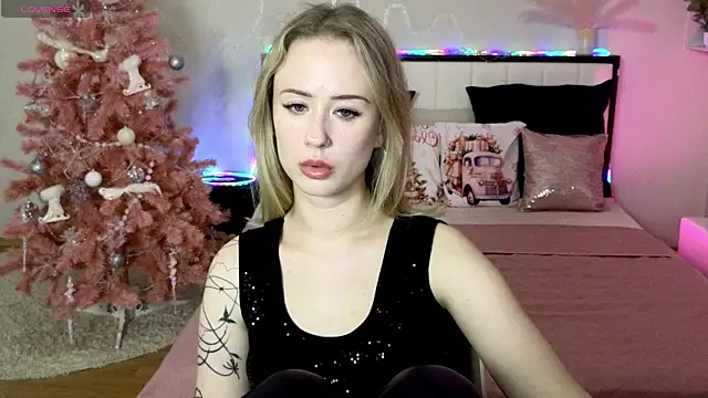 SashaBrooks online show from December 22, 2025, 2:03 pm