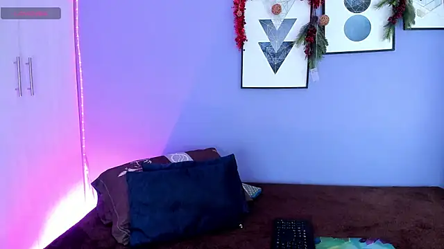 Snapshot of candyy_bella chatting on December 14, 2024, 5:25 pm candyy bella online show from December 14, 2024, 5:25 pm