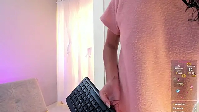 Snapshot of candyy_bella chatting on January 7, 2025, 10:19 pm candyy bella online show from January 7, 2025, 10:19 pm