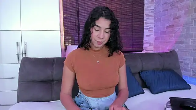 Snapshot of candyy_bella chatting on February 1, 2025, 3:18 pm candyy bella online show from February 1, 2025, 3:18 pm