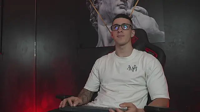 JacksonOlsenn online show from November 14, 2025, 9:02 pm