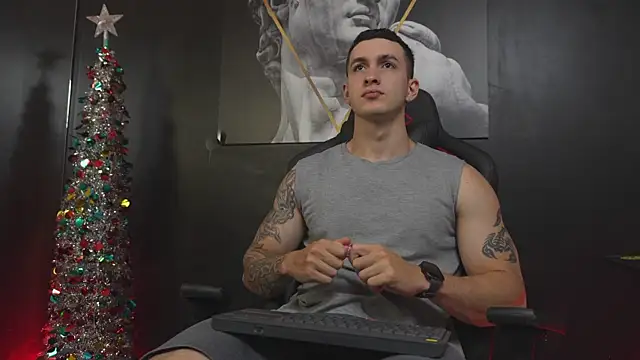 JacksonOlsenn online show from December 13, 2025, 8:47 pm