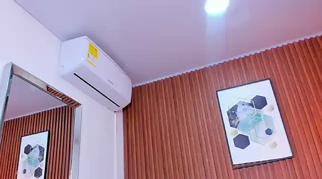 Snapshot of RoxannaHanson chatting on February 28, 2025, 8:31 am RoxannaHanson online show from February 28, 2025, 8:31 am