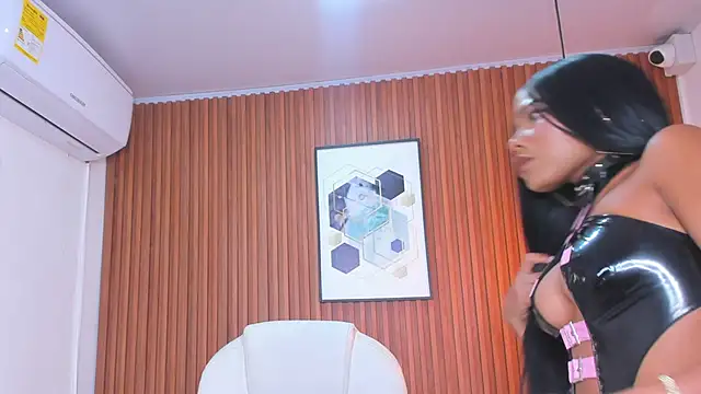 Snapshot of RoxannaHanson chatting on March 6, 2025, 4:30 am RoxannaHanson online show from March 6, 2025, 4:30 am