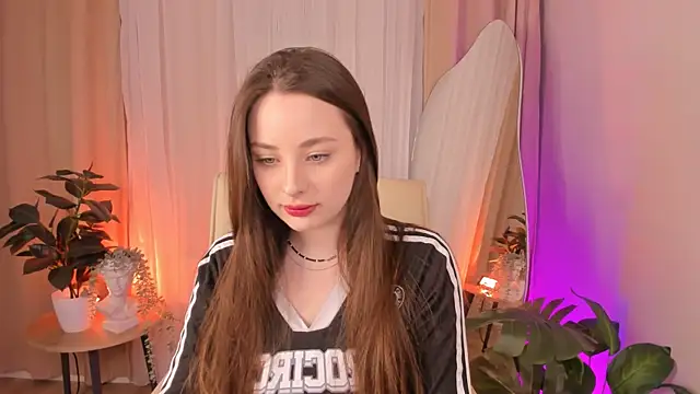 MoonLissa online show from February 9, 2025, 1:46 pm