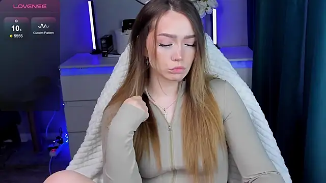 Evia r0se online show from November 15, 2025, 10:12 am