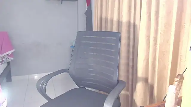 Snapshot of SusanLeroy chatting on October 18, 2025, 9:54 am SusanLeroy online show from October 18, 2025, 9:54 am