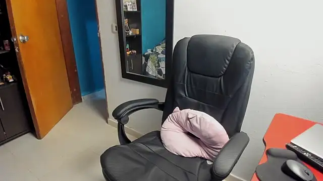 peanut tangerine online show from January 9, 2026, 12:46 am