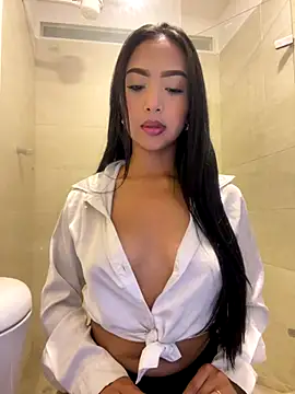 SOPHIACANDY19  online show from October 6, 2025, 12:24 pm