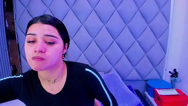 Snapshot of venusowen_ chatting on November 1, 2025, 1:35 pm venusowen online show from November 1, 2025, 1:35 pm