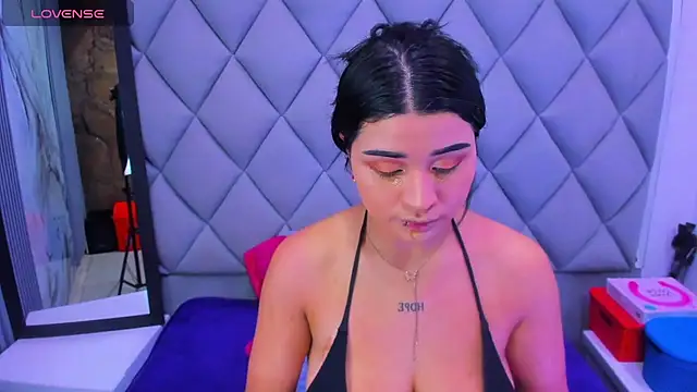 Snapshot of venusowen_ chatting on November 13, 2025, 3:55 pm venusowen online show from November 13, 2025, 3:55 pm