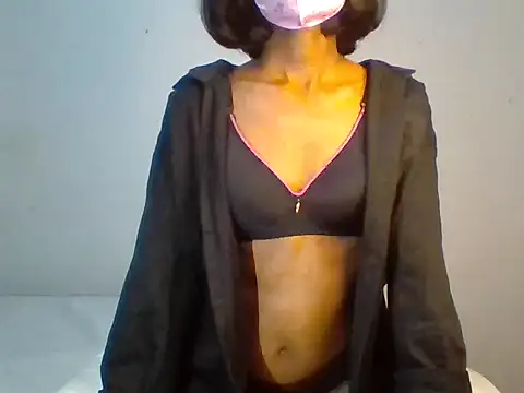 Snapshot of Levinya chatting on December 21, 2024, 6:44 pm Levinya online show from December 21, 2024, 6:44 pm