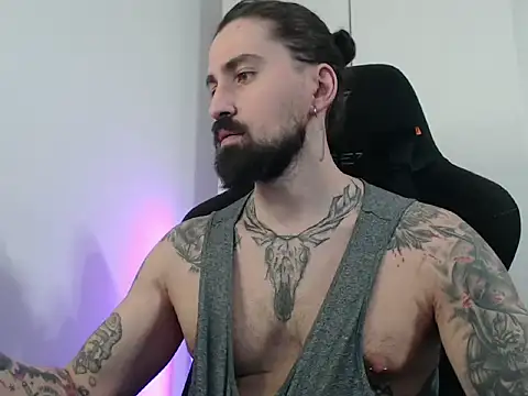 Snapshot of MateoHunk chatting on November 18, 2025, 11:03 am MateoHunk online show from November 18, 2025, 11:03 am