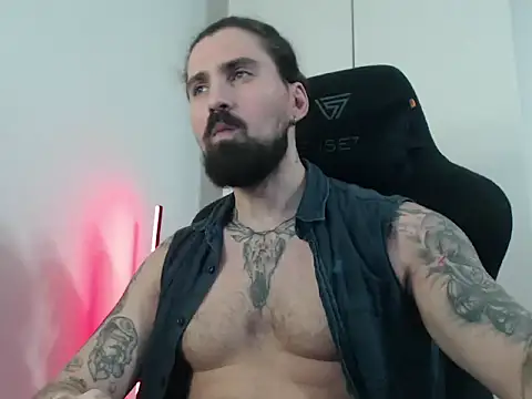 Snapshot of MateoHunk chatting on December 4, 2025, 2:04 pm MateoHunk online show from December 4, 2025, 2:04 pm