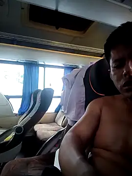 alexchir4 online show from April 28, 2026, 9:31 pm