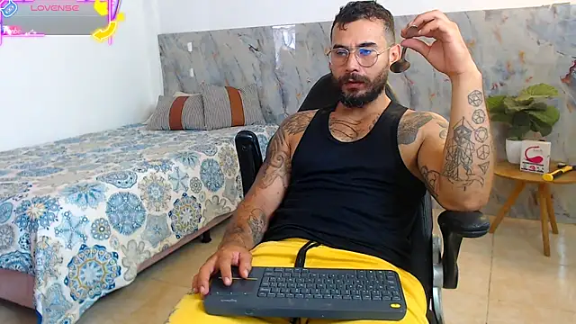 Snapshot of hanz_col chatting on October 25, 2025, 12:56 pm hanz col online show from October 25, 2025, 12:56 pm