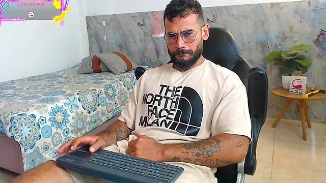 Snapshot of hanz_col chatting on October 27, 2025, 2:43 pm hanz col online show from October 27, 2025, 2:43 pm