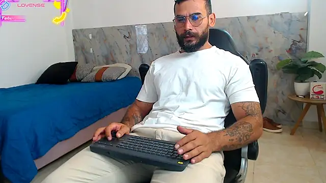 Snapshot of hanz_col chatting on November 4, 2025, 12:15 pm hanz col online show from November 4, 2025, 12:15 pm