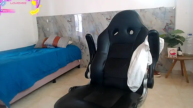 Snapshot of hanz_col chatting on November 5, 2025, 2:06 pm hanz col online show from November 5, 2025, 2:06 pm