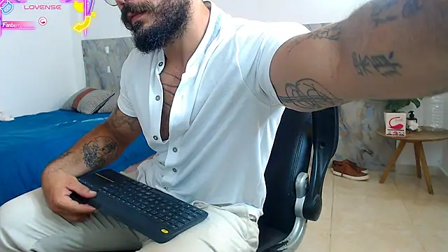 Snapshot of hanz_col chatting on November 6, 2025, 11:22 am hanz col online show from November 6, 2025, 11:22 am