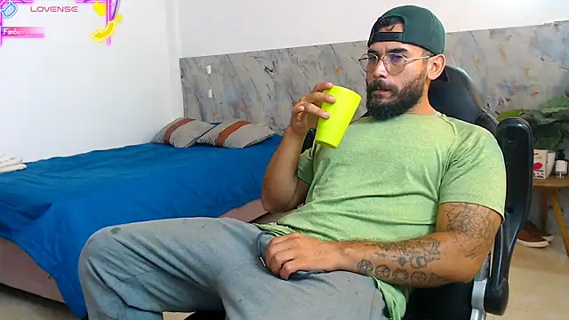 Snapshot of hanz_col chatting on November 7, 2025, 2:22 am hanz col online show from November 7, 2025, 2:22 am