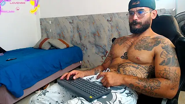 Snapshot of hanz_col chatting on November 8, 2025, 10:37 am hanz col online show from November 8, 2025, 10:37 am