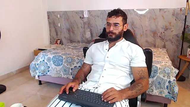 Snapshot of hanz_col chatting on November 19, 2025, 2:39 pm hanz col online show from November 19, 2025, 2:39 pm